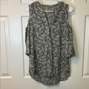 G.H. Bass &‎ Co Cold Shoulder Blouse Leaf Print Size S